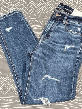 American Eagle High Waisted Distressed Mom Jeans Size 0/25
